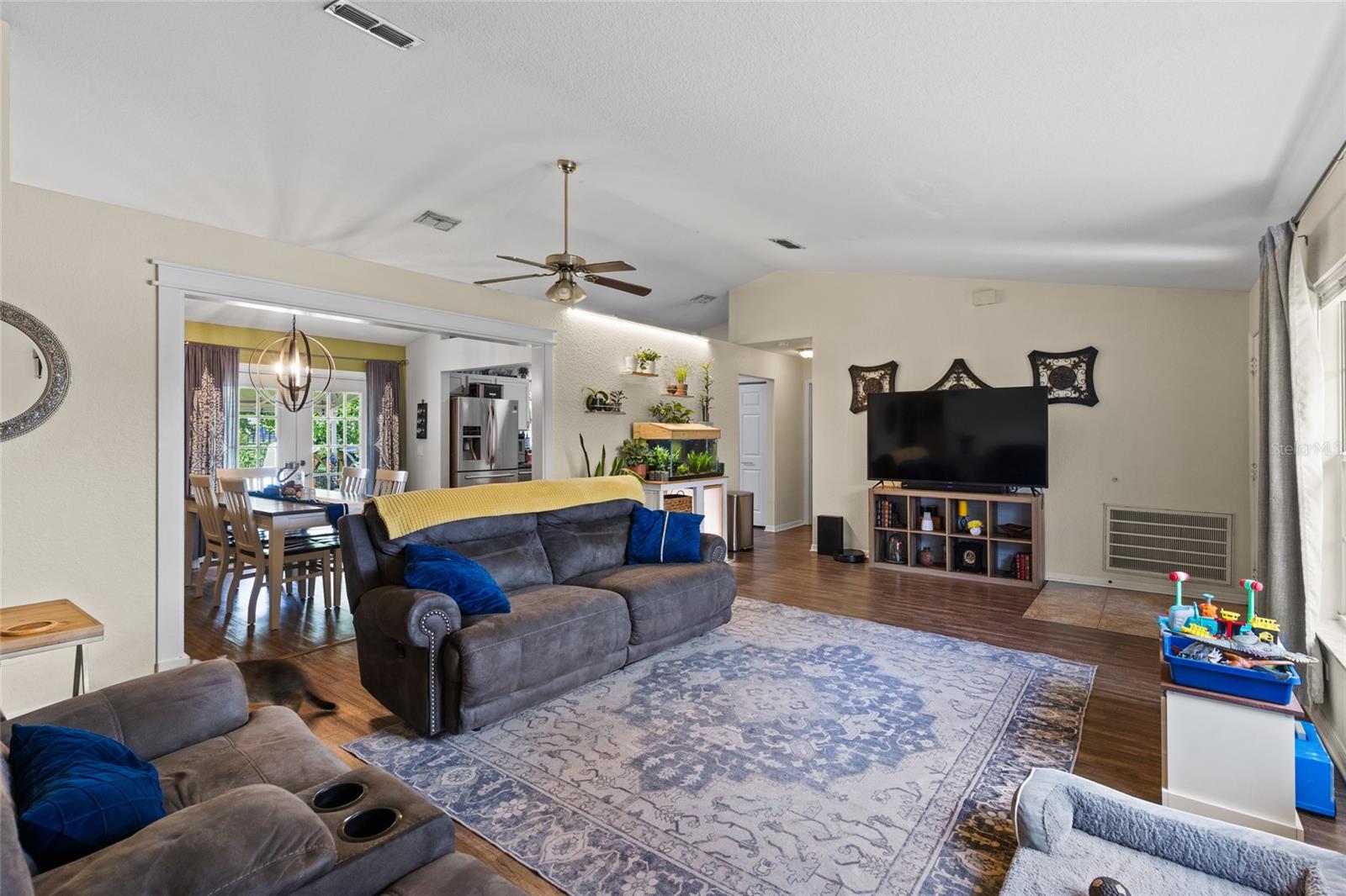 Image 6 of 29 For 885 6th Avenue