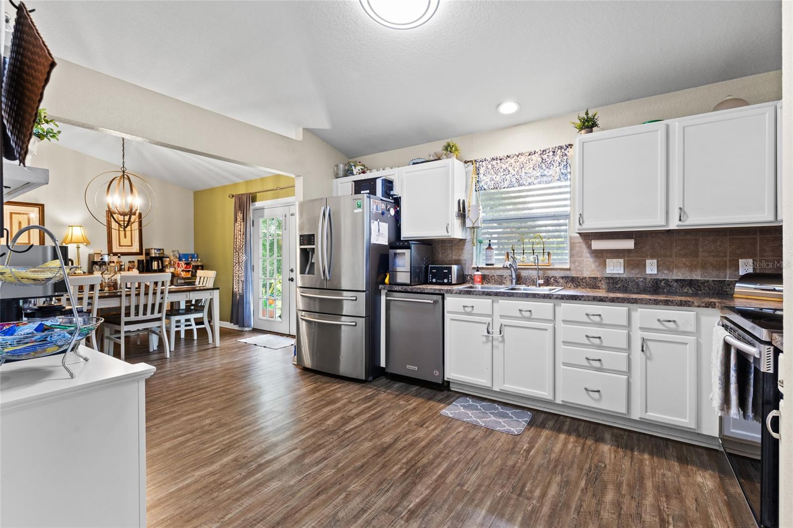 Image 8 of 29 For 885 6th Avenue