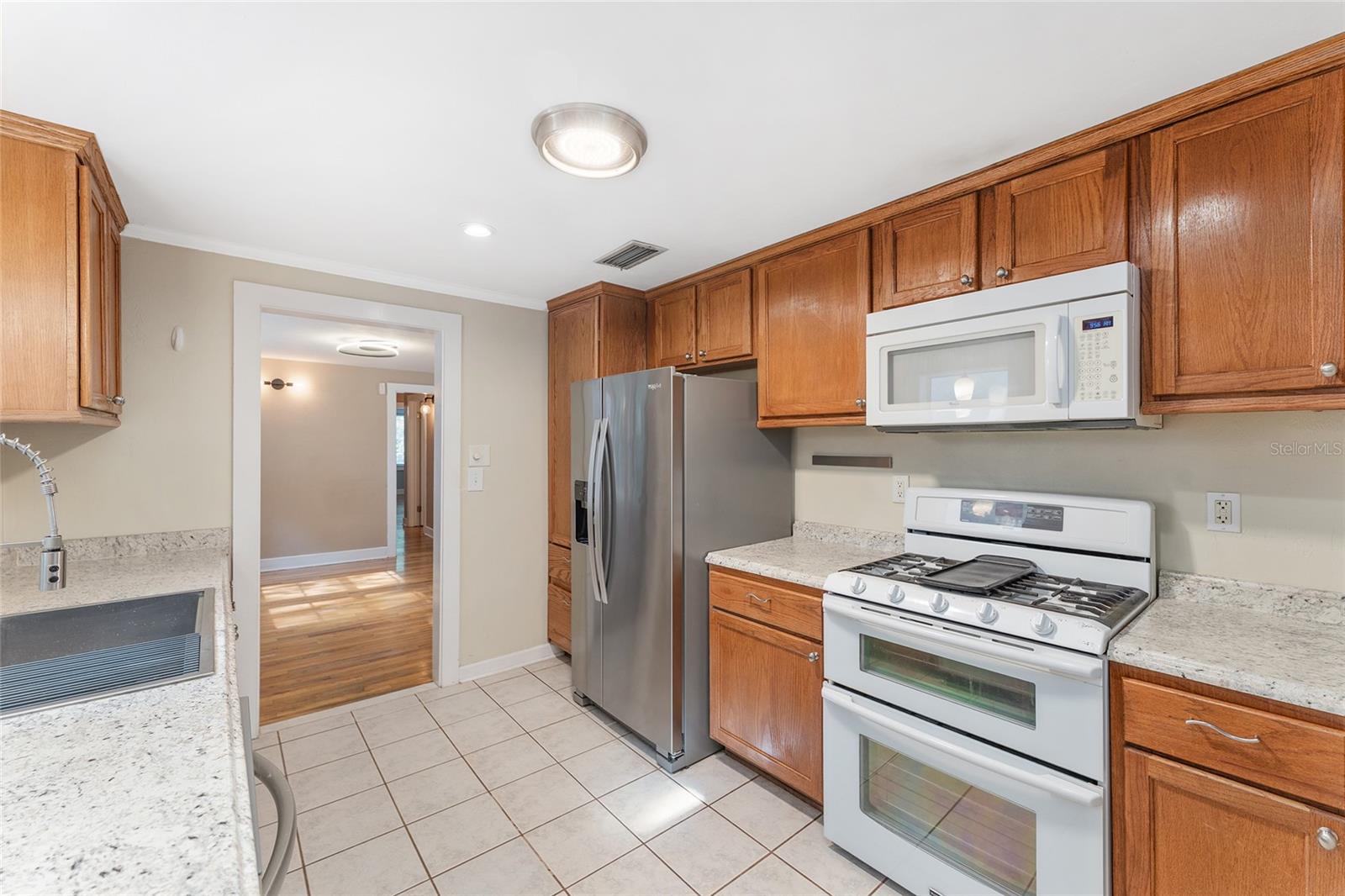 Image 15 of 93 For 911 33rd Avenue