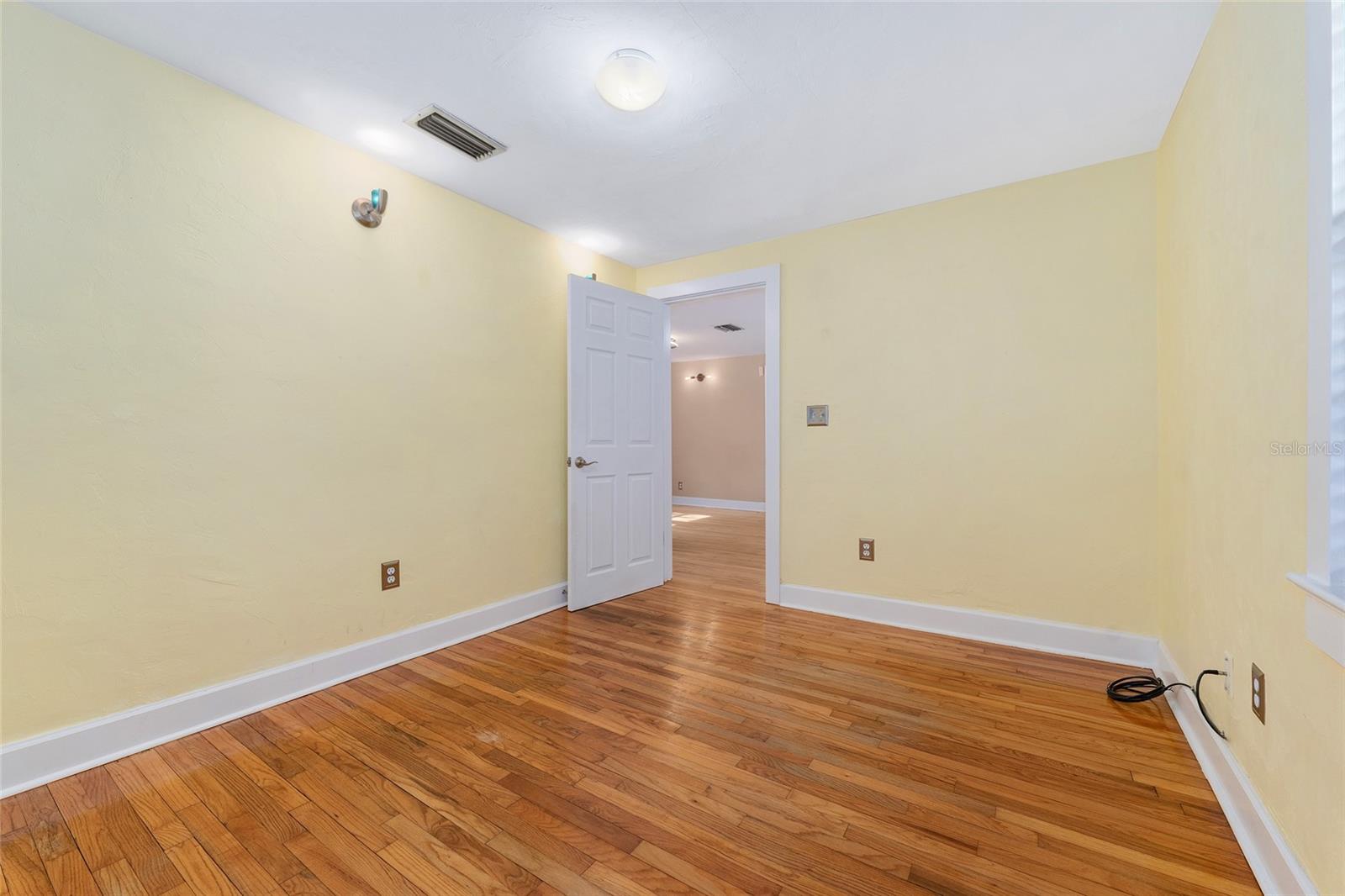 Image 30 of 93 For 911 33rd Avenue