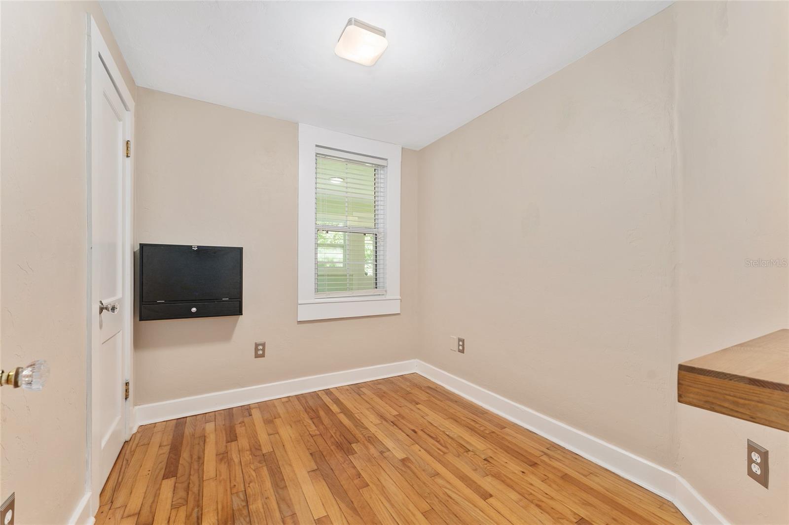 Image 32 of 93 For 911 33rd Avenue