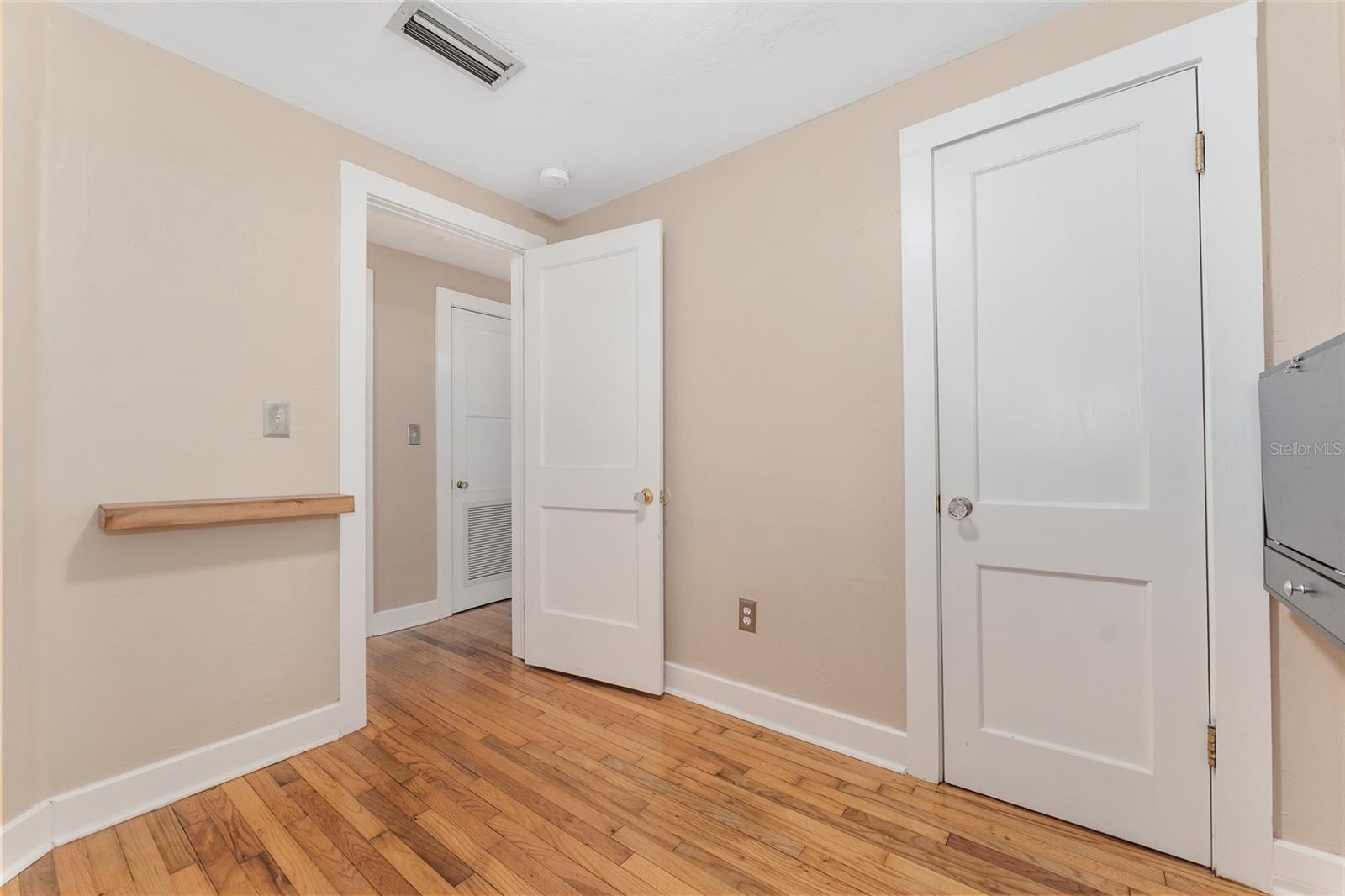 Image 33 of 93 For 911 33rd Avenue