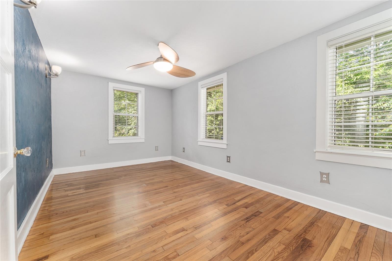 Image 41 of 93 For 911 33rd Avenue