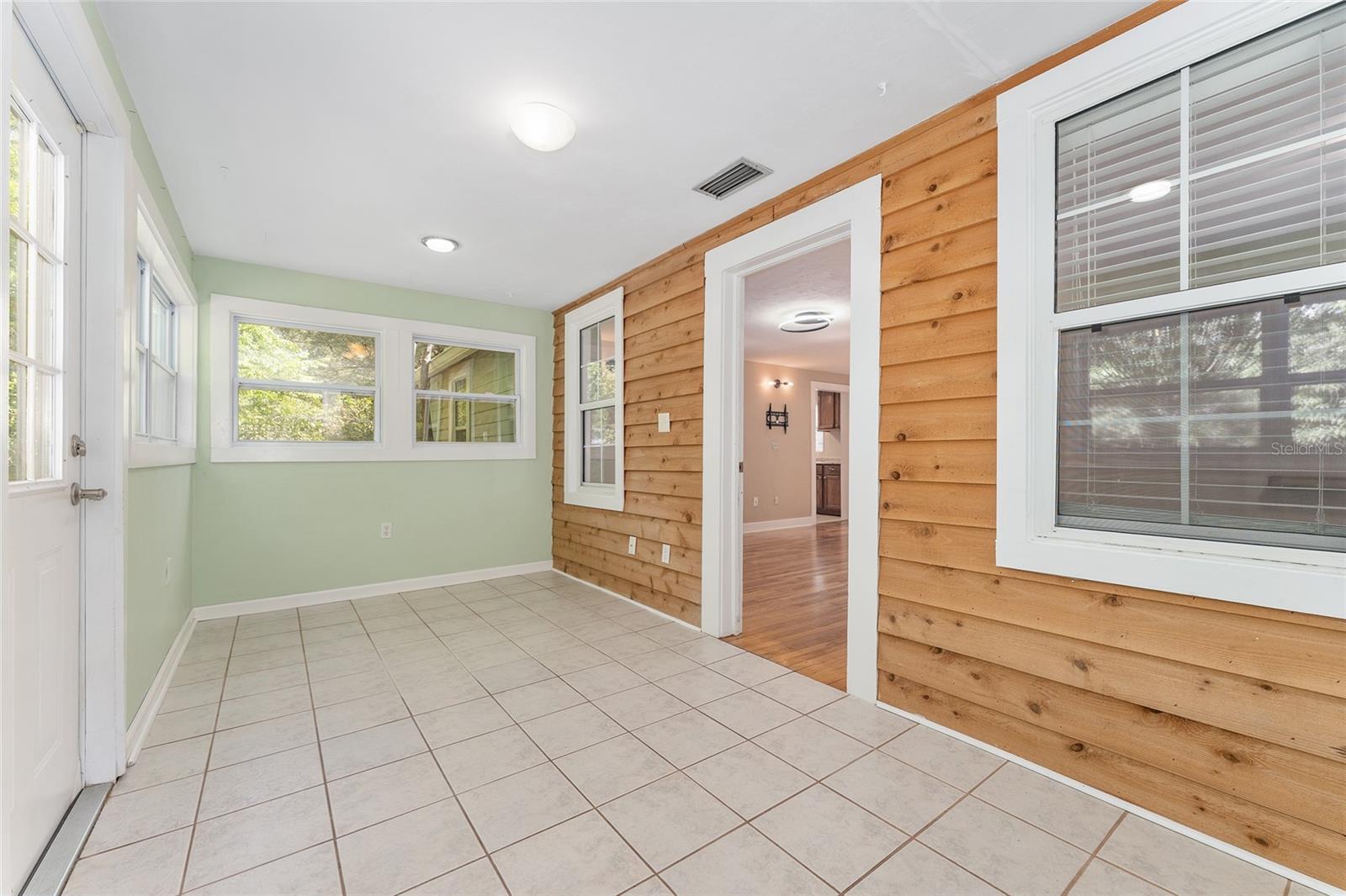 Image 45 of 93 For 911 33rd Avenue