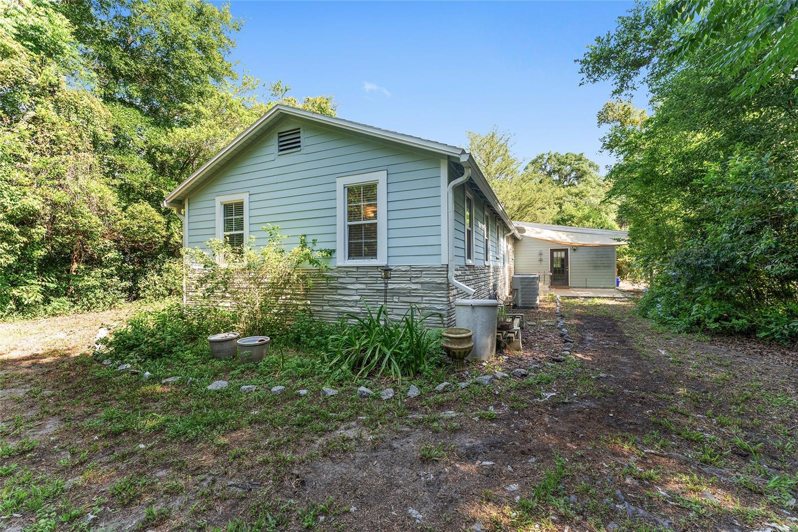 Image 62 of 93 For 911 33rd Avenue