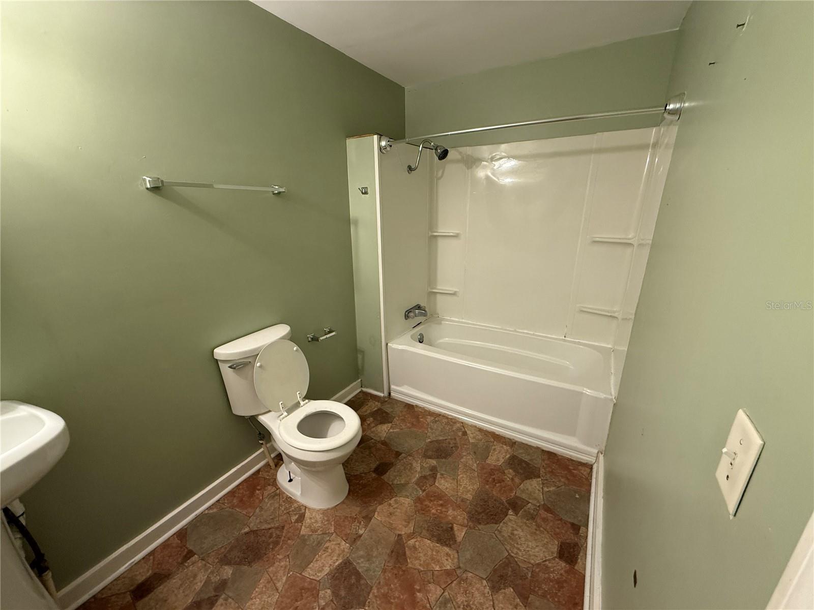 Image 5 of 12 For 108 9th Street