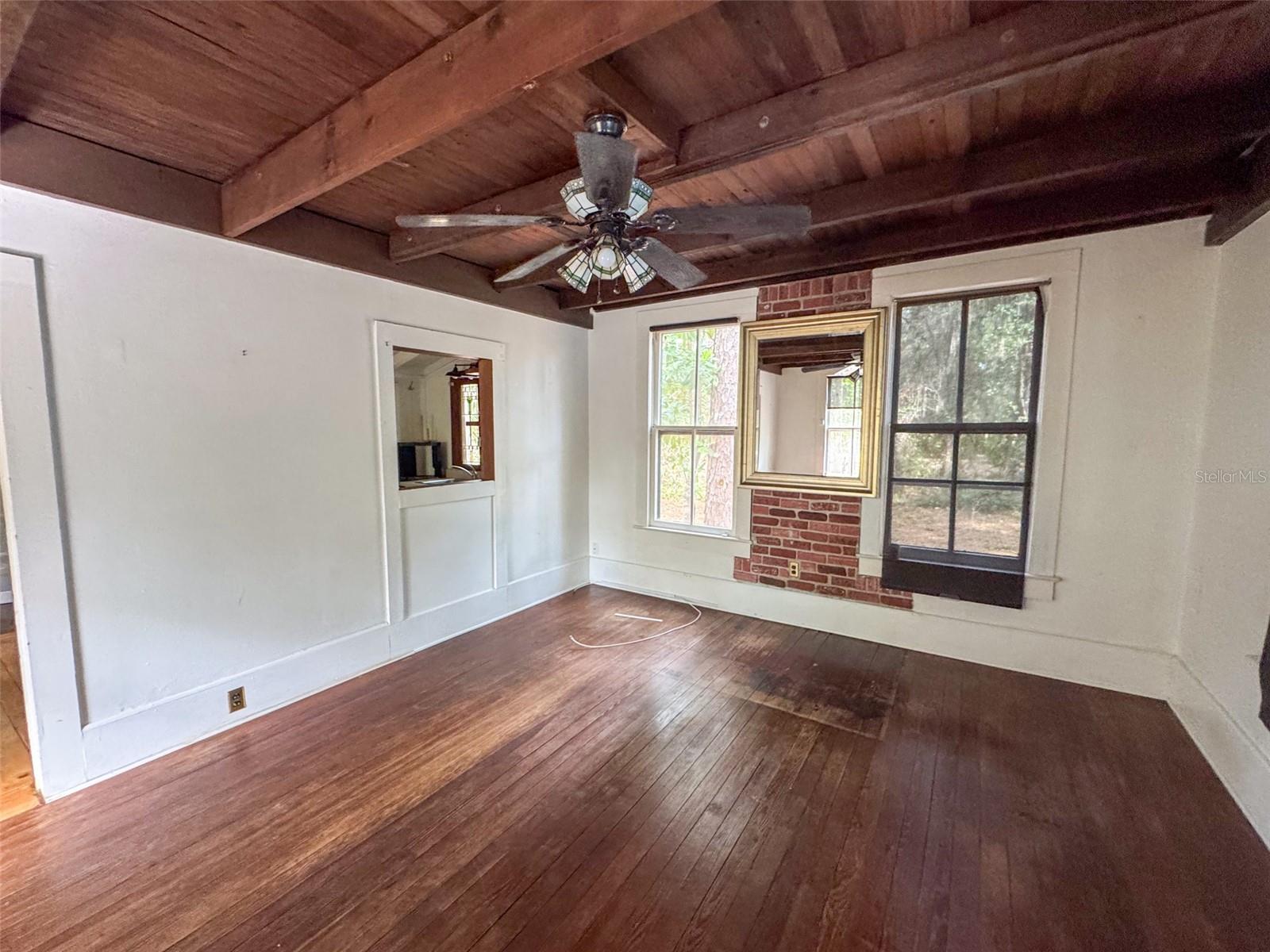 Image 4 of 16 For 121 Pearsall Circle