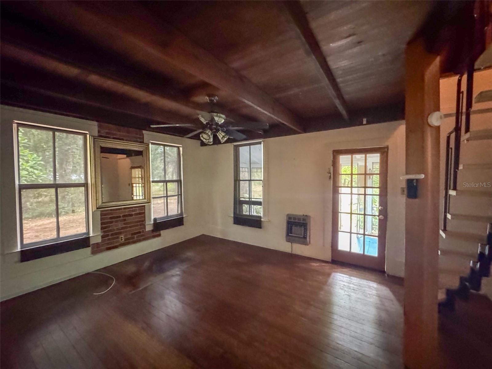 Image 6 of 16 For 121 Pearsall Circle