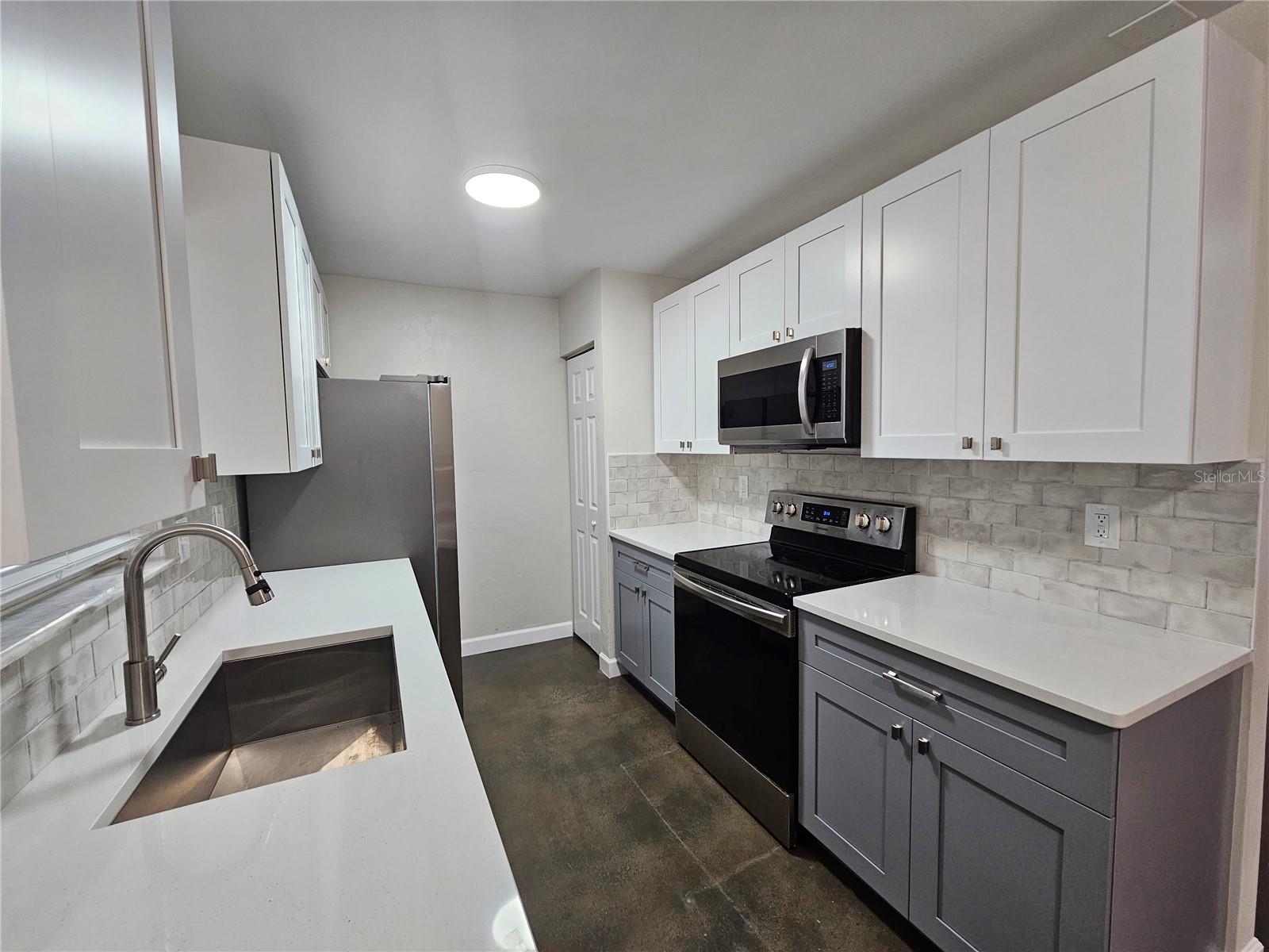 Image 4 of 27 For 2511 38th Place