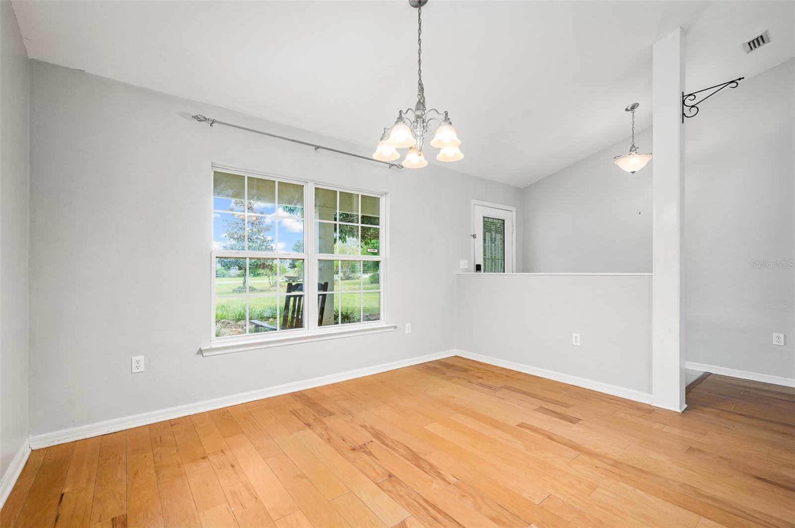 Image 16 of 92 For 10547 104th Avenue