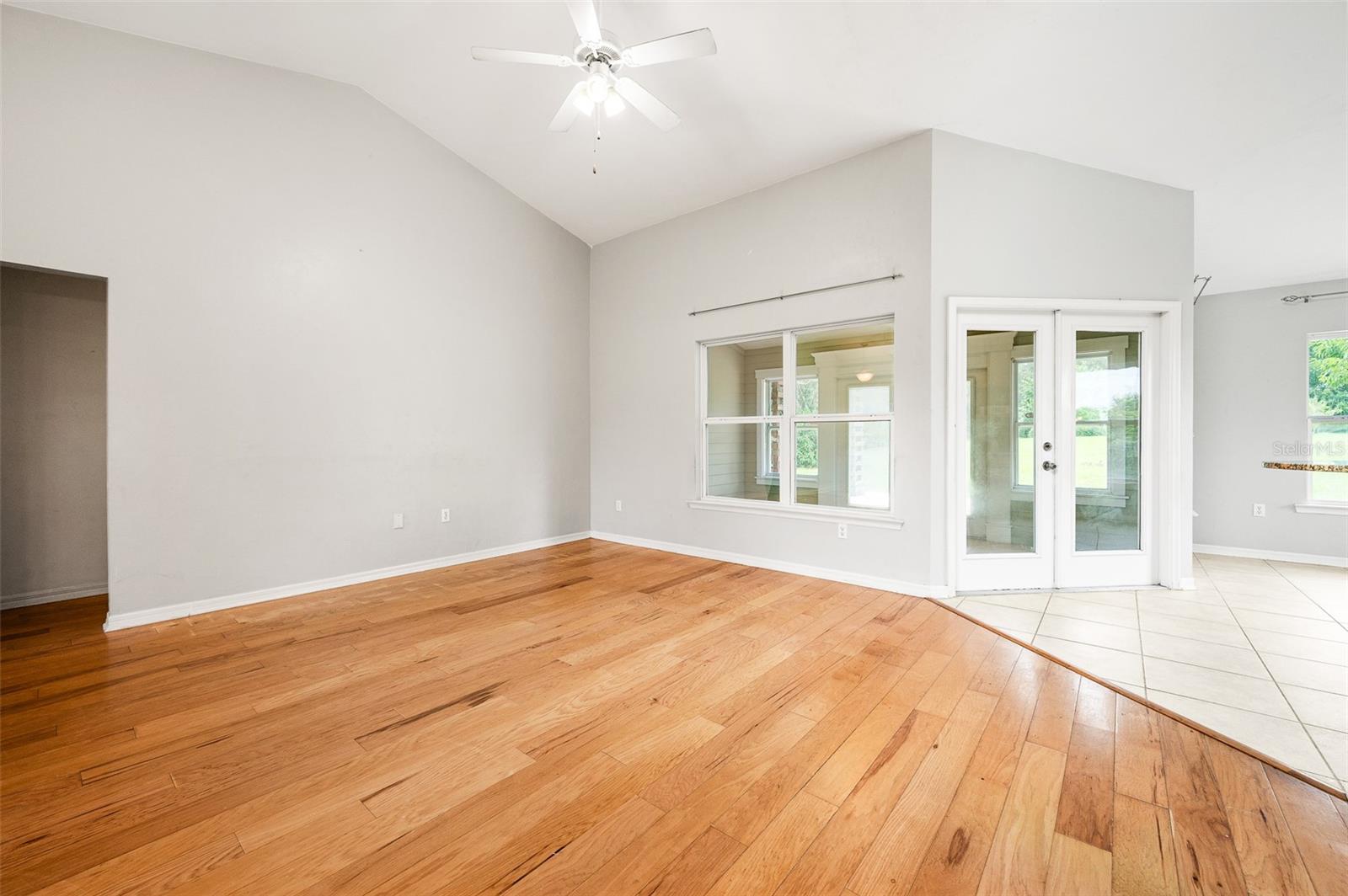 Image 17 of 92 For 10547 104th Avenue
