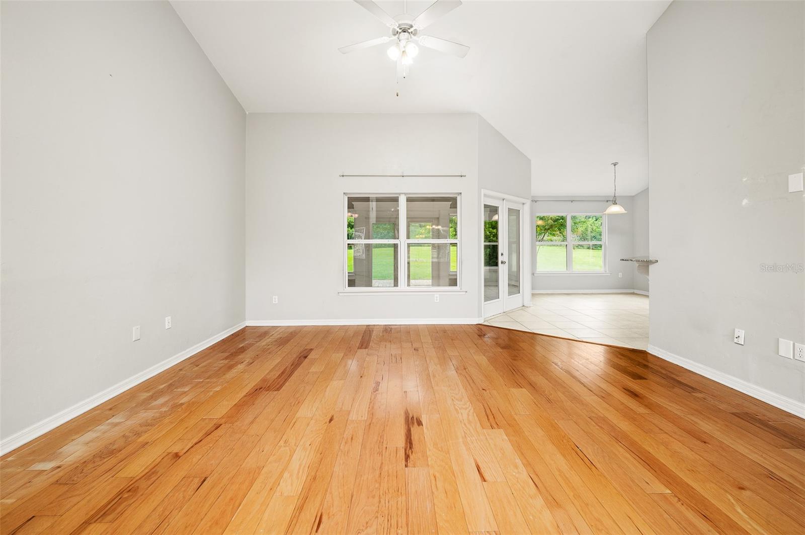 Image 18 of 92 For 10547 104th Avenue