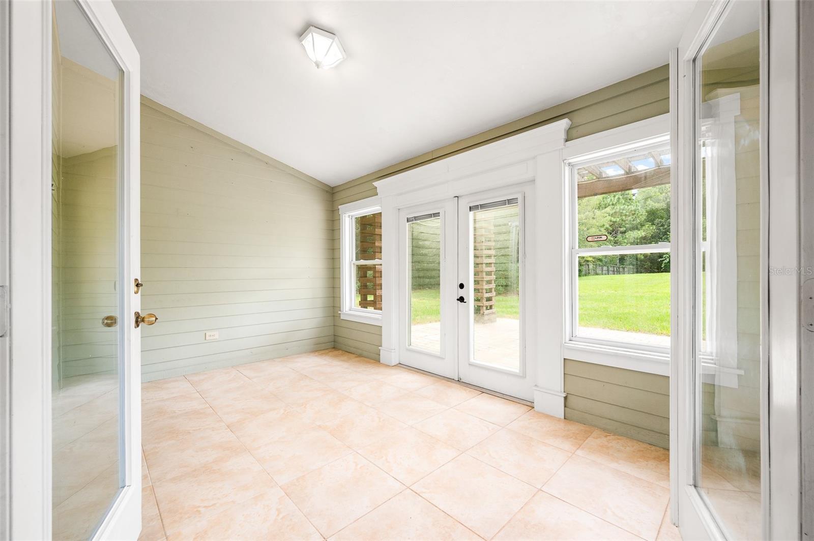 Image 20 of 92 For 10547 104th Avenue