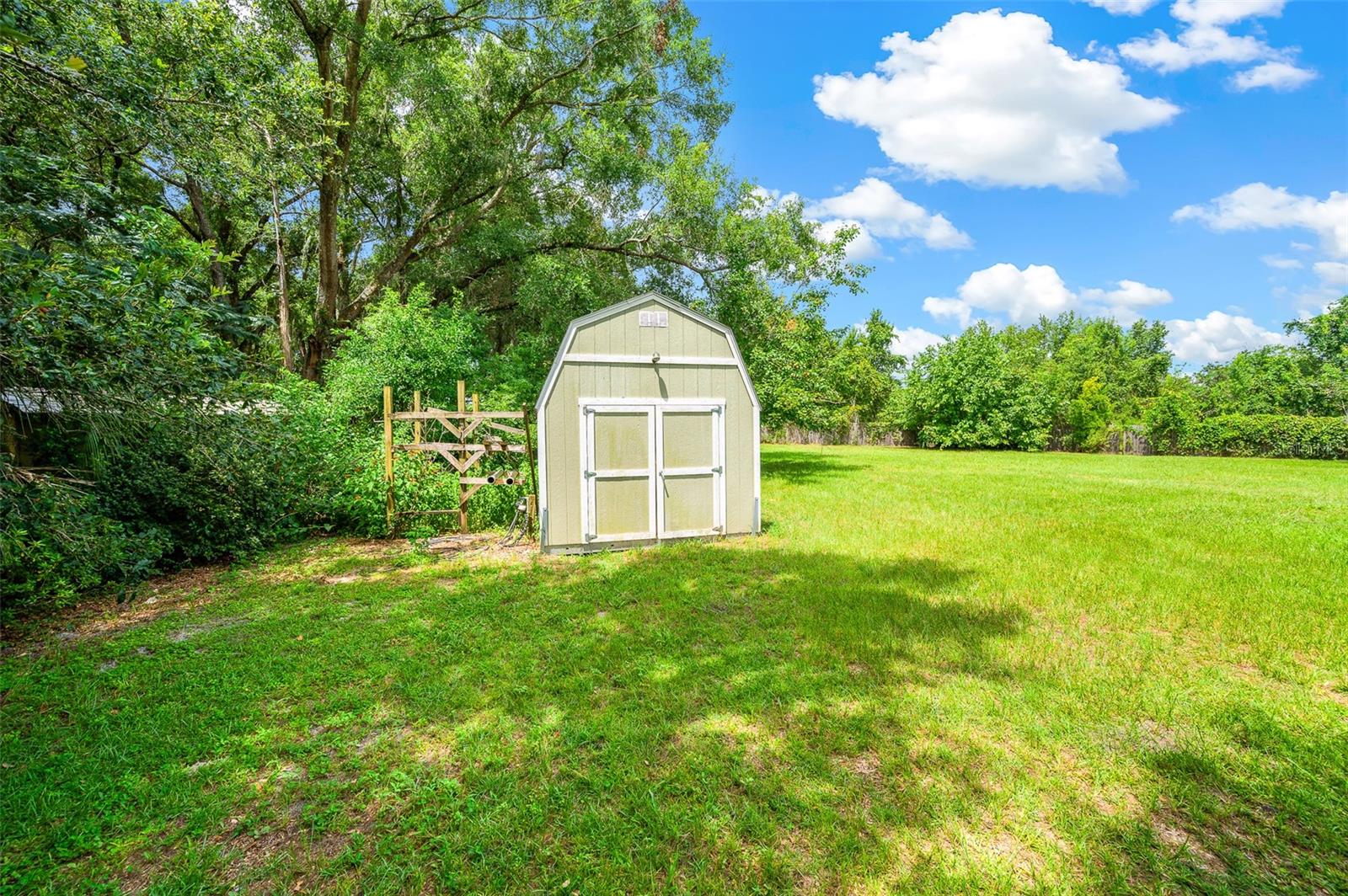 Image 62 of 92 For 10547 104th Avenue