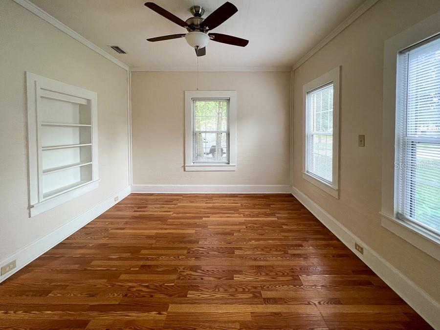 Image 18 of 28 For 14437 Earle Street