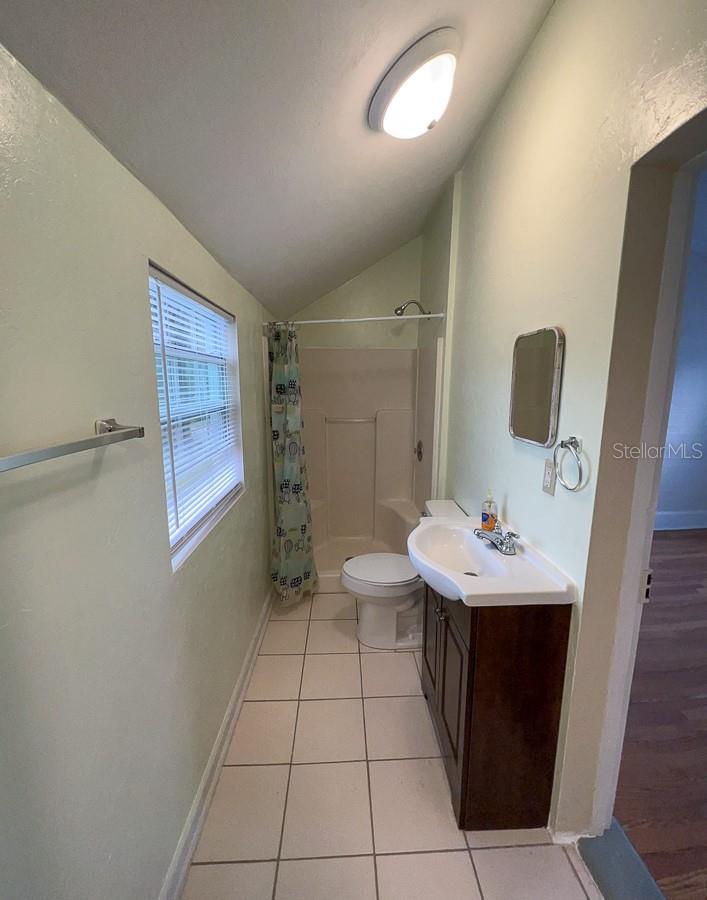 Image 21 of 28 For 14437 Earle Street