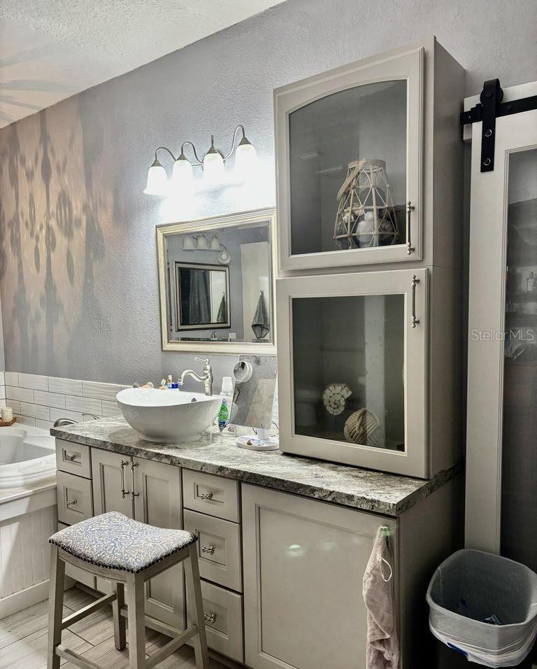 Image 21 of 36 For 7634 Aztec Court