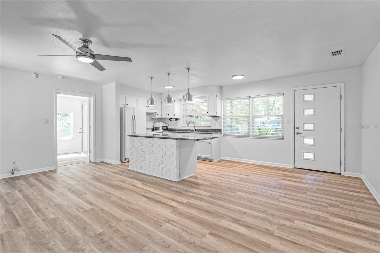 Image 5 of 20 For 3820 15th Avenue