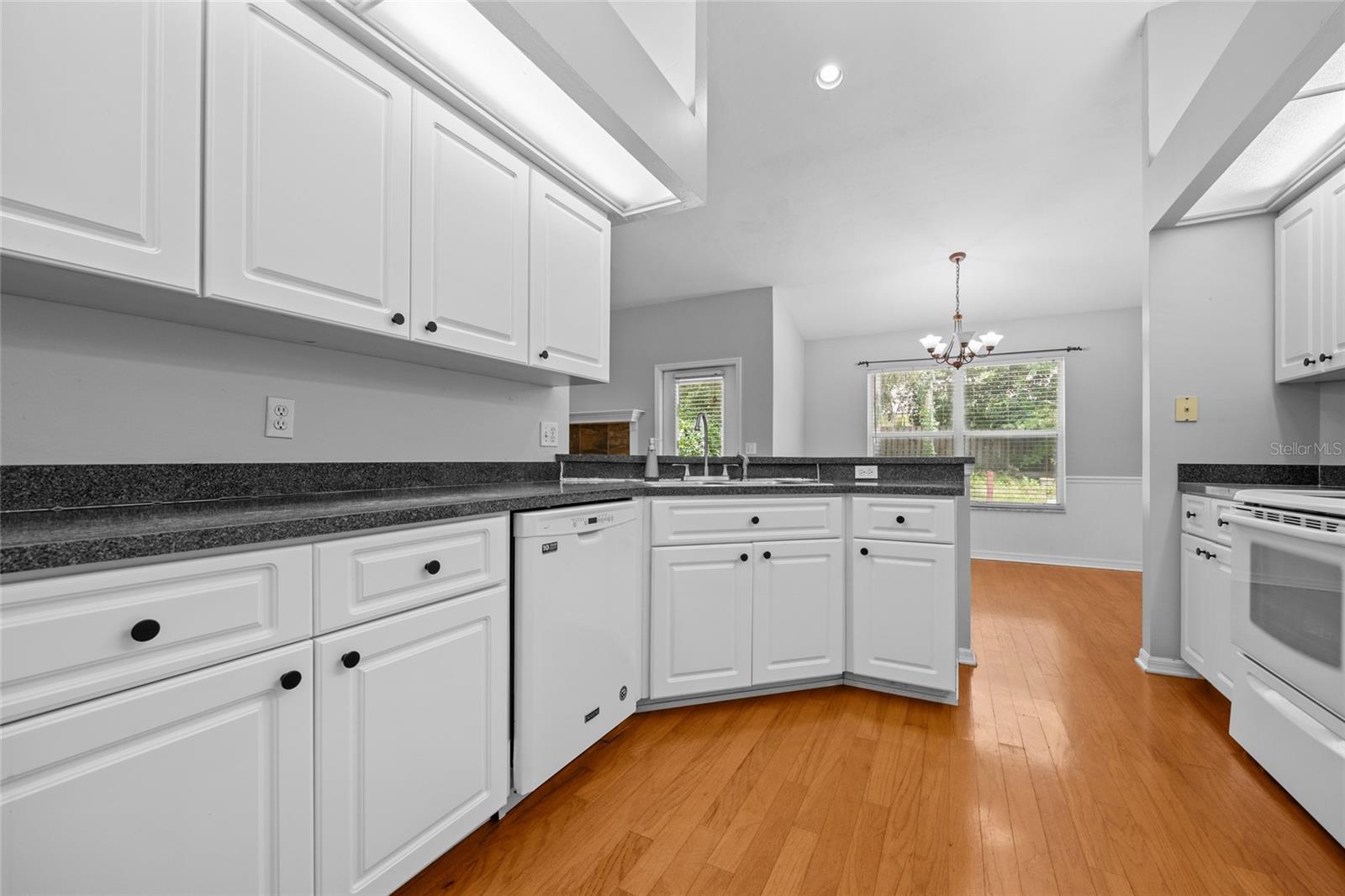 Image 11 of 33 For 10416 10th Lane