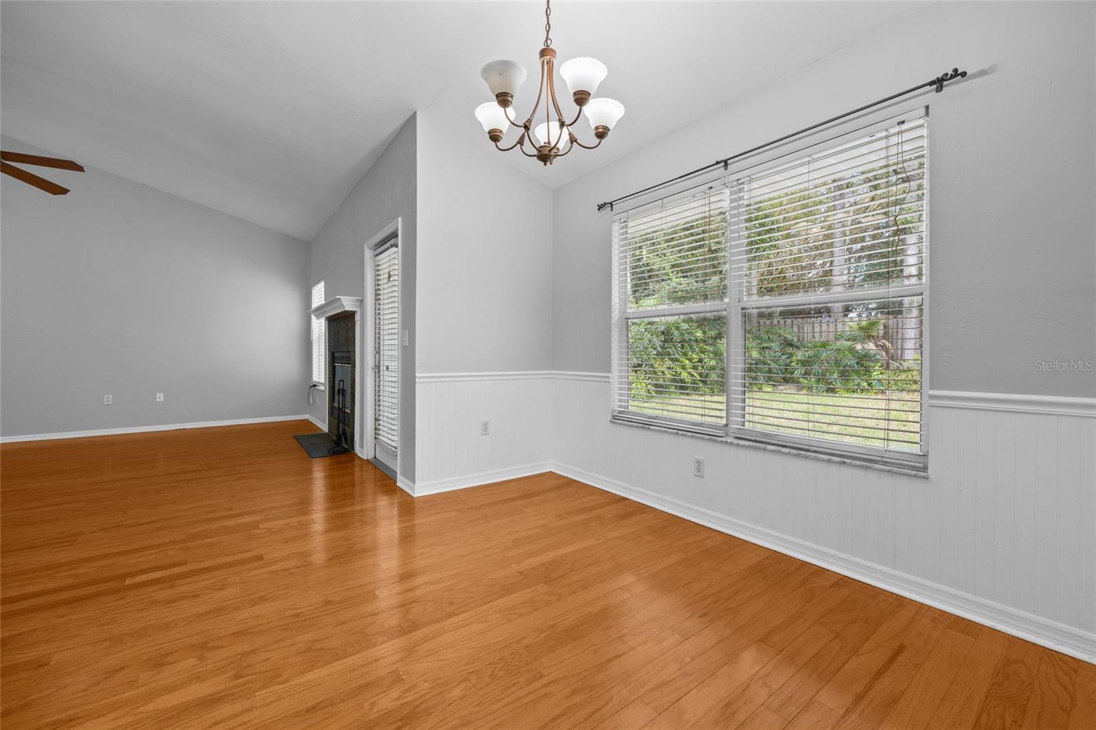 Image 7 of 33 For 10416 10th Lane
