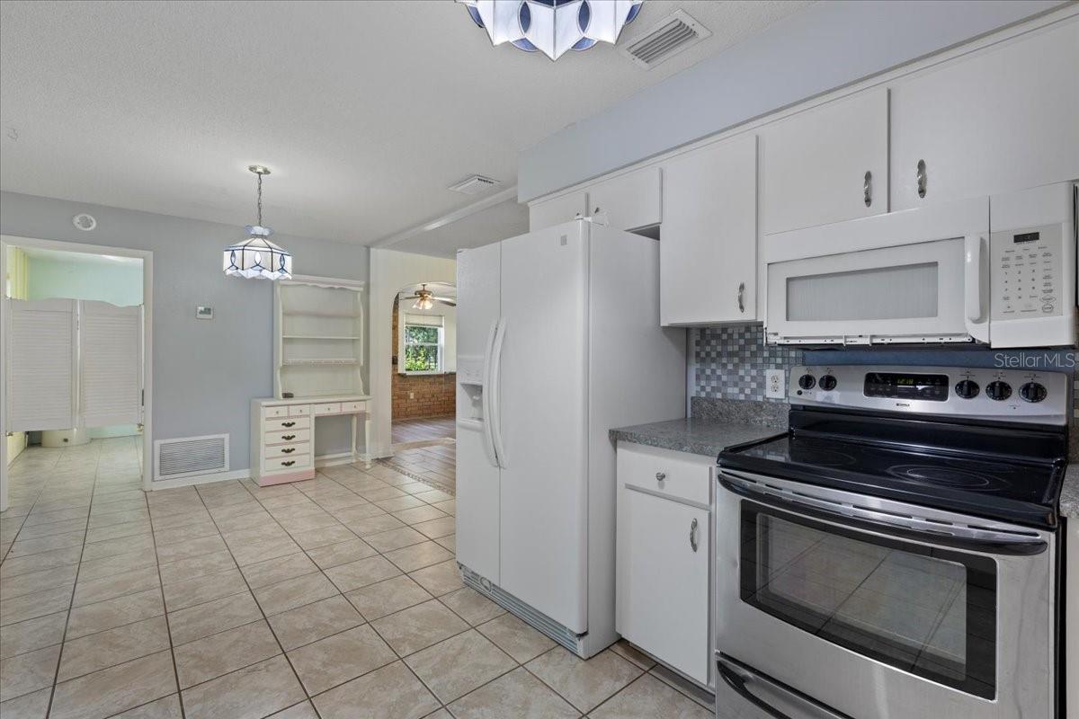 Image 5 of 44 For 11731 78th Terrace
