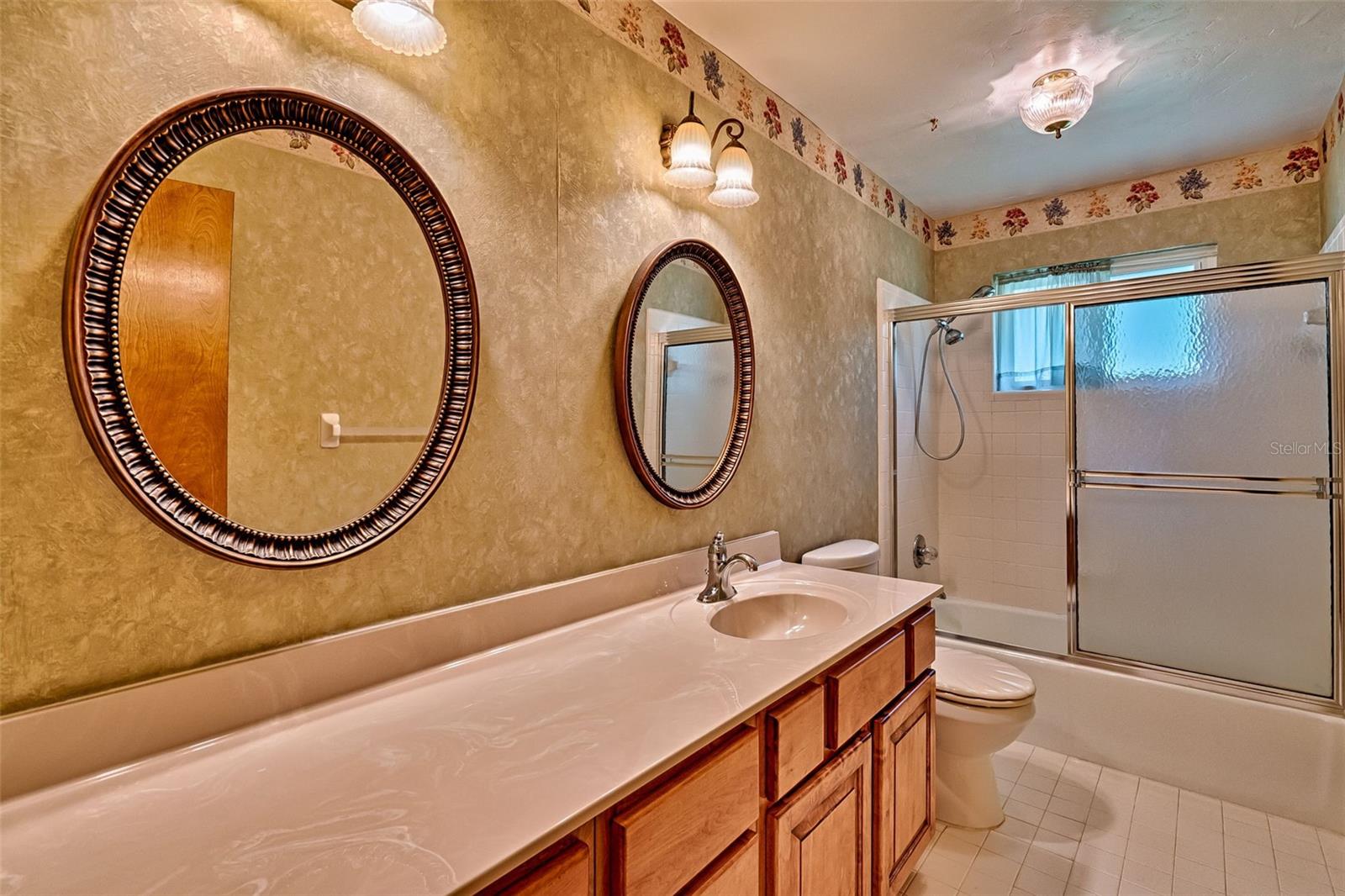 Image 14 of 34 For 746 52nd Street