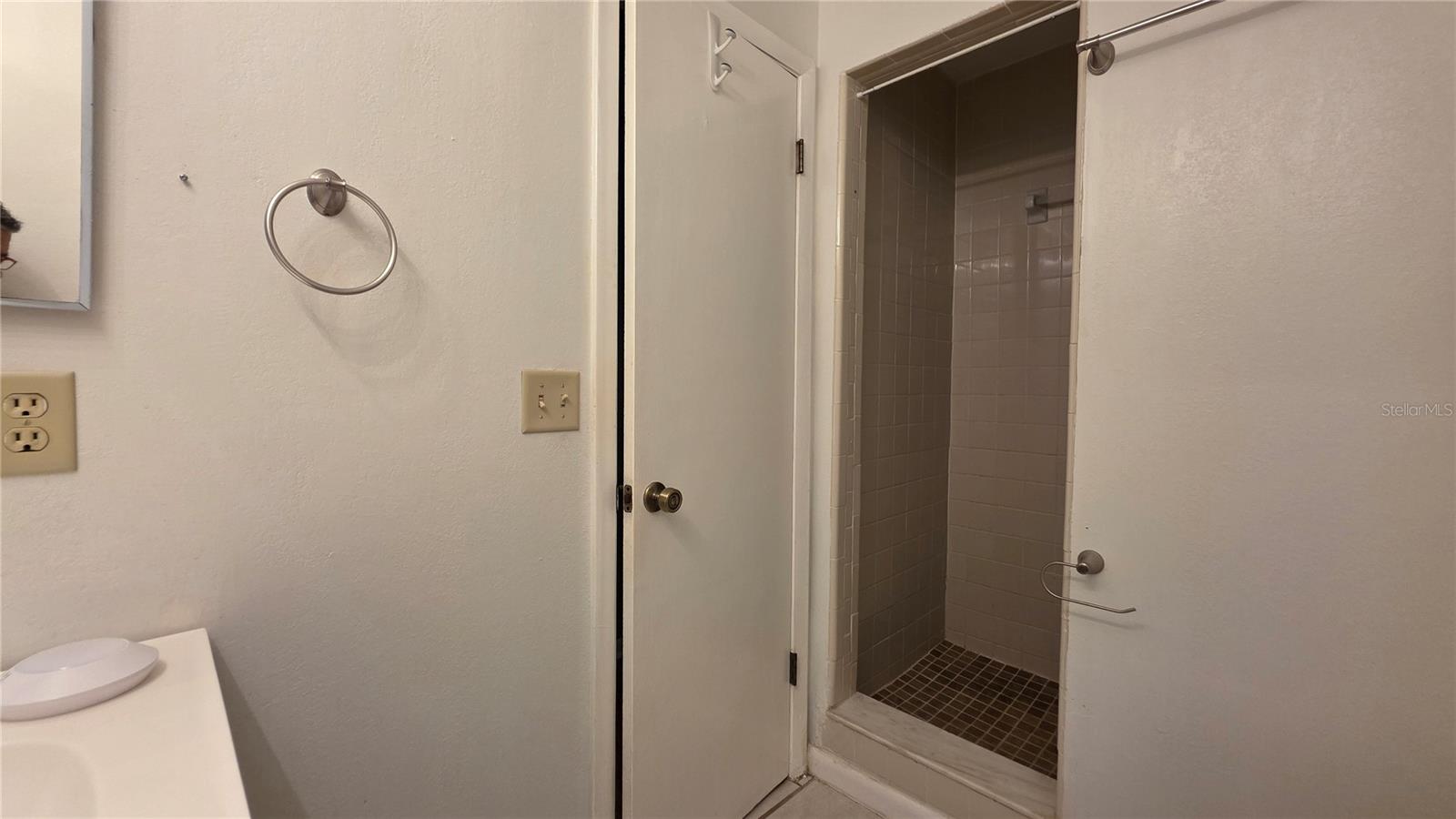 Image 17 of 23 For 2213 Sw 39th Way