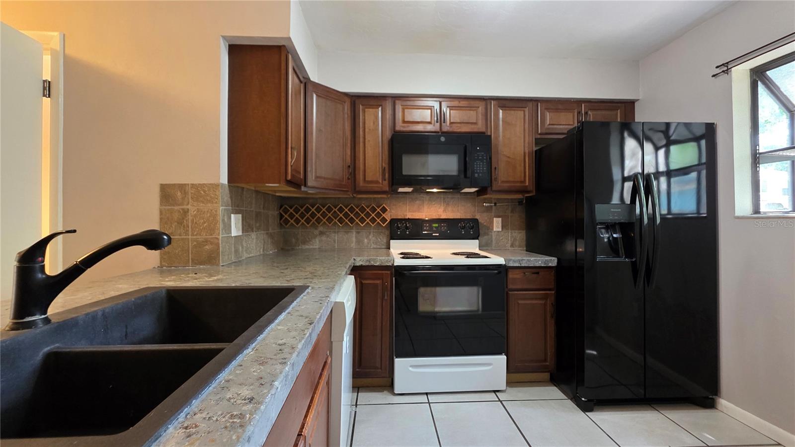 Image 5 of 23 For 2213 Sw 39th Way