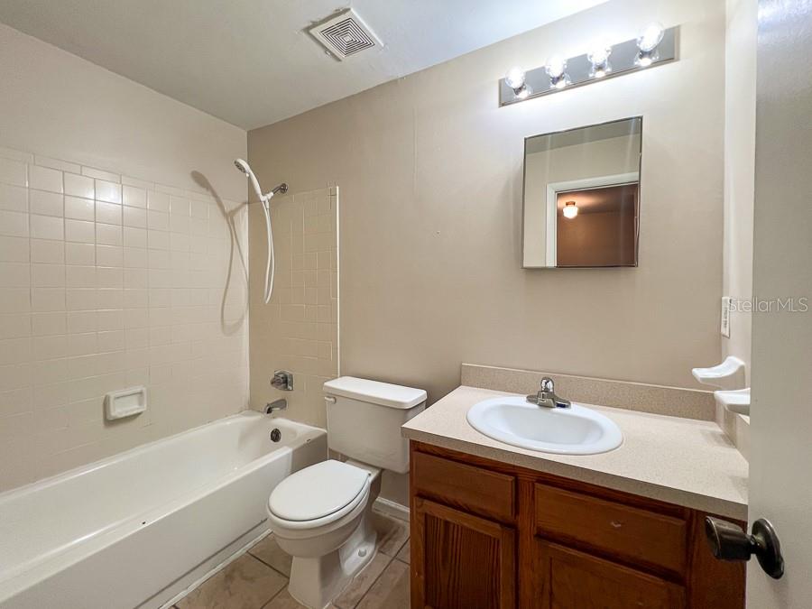 Image 15 of 21 For 2622 38th Place C