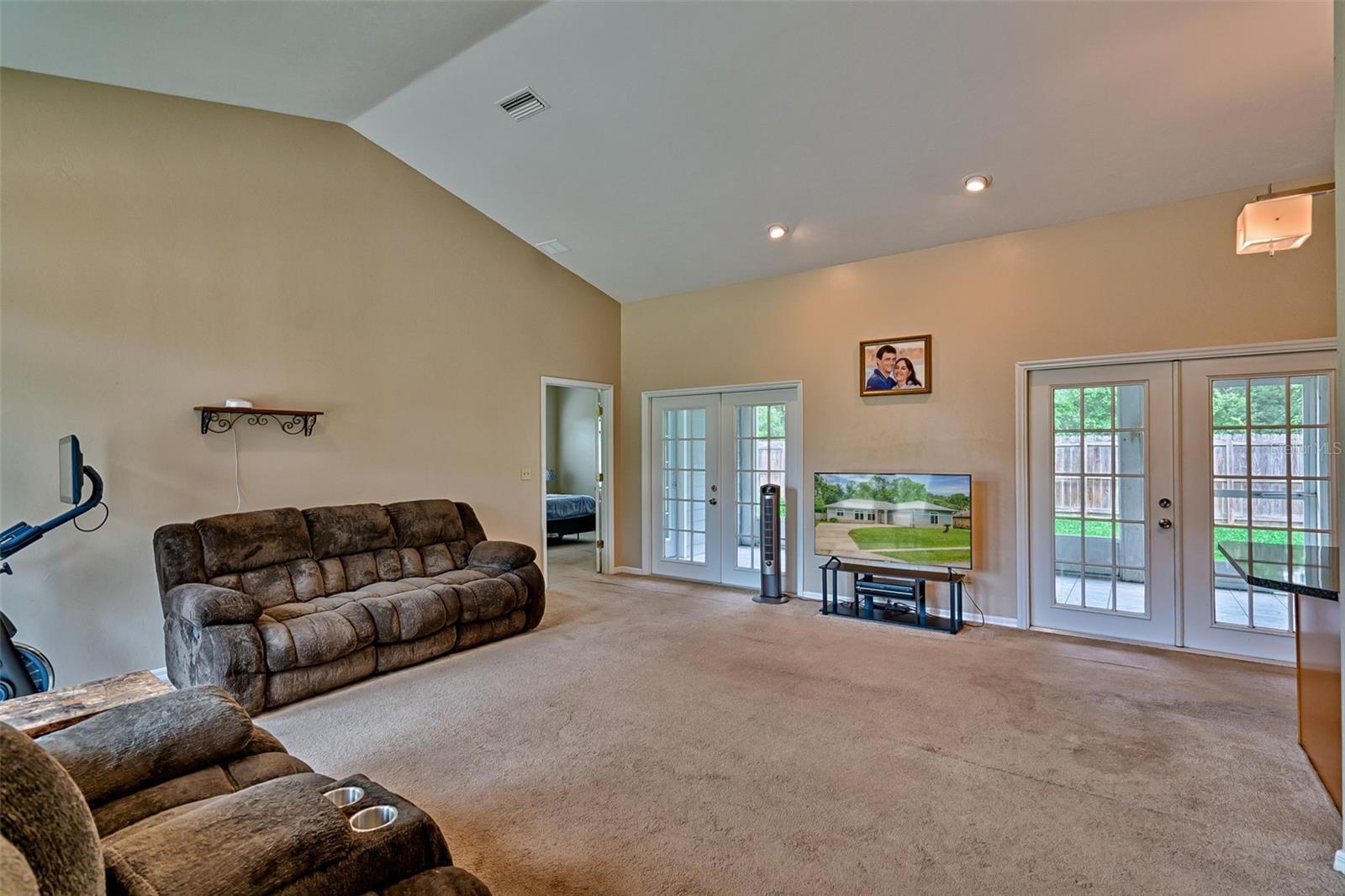 Image 4 of 34 For 10843 60th Terrace