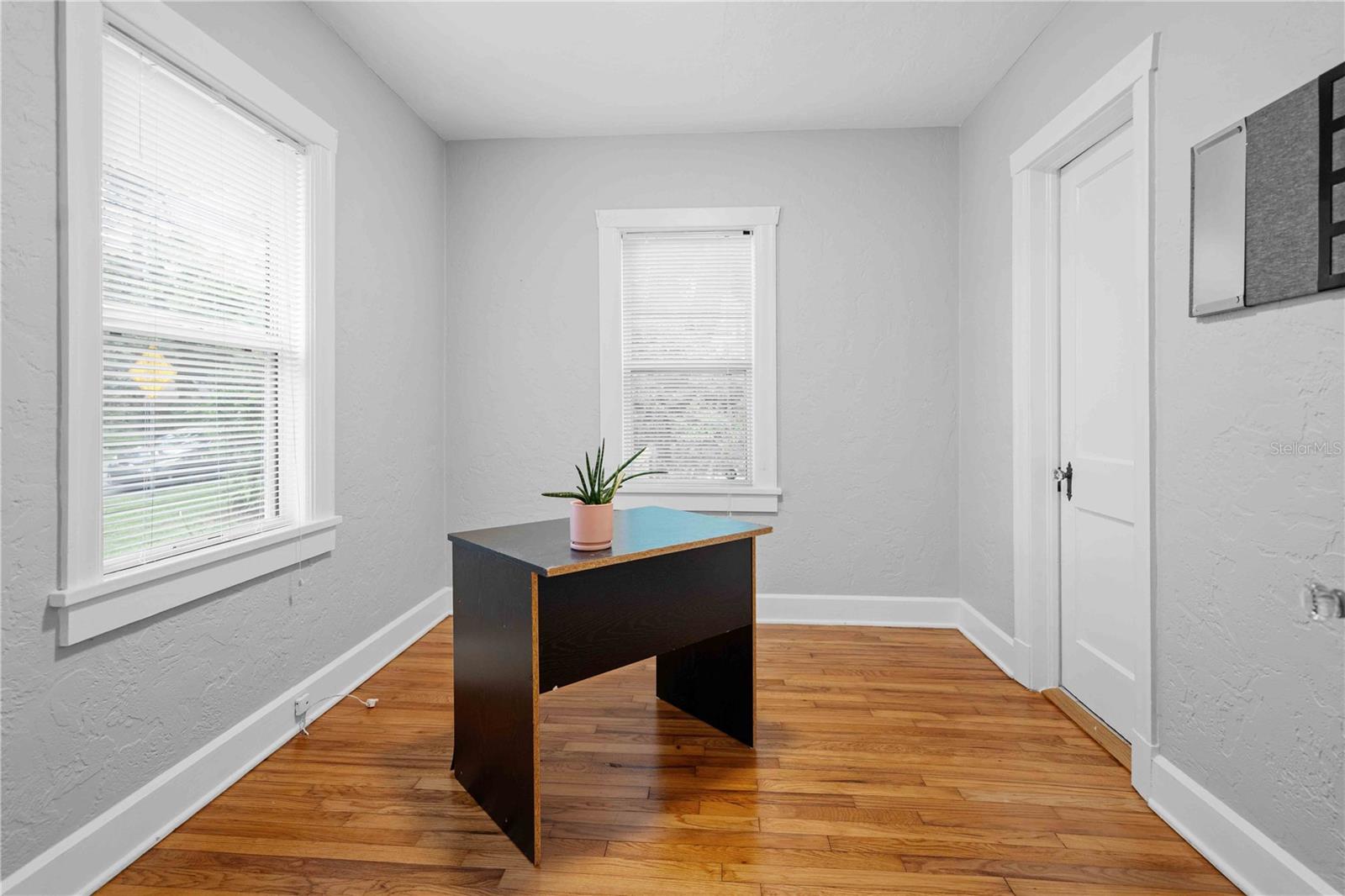 Image 14 of 29 For 716 10th Avenue