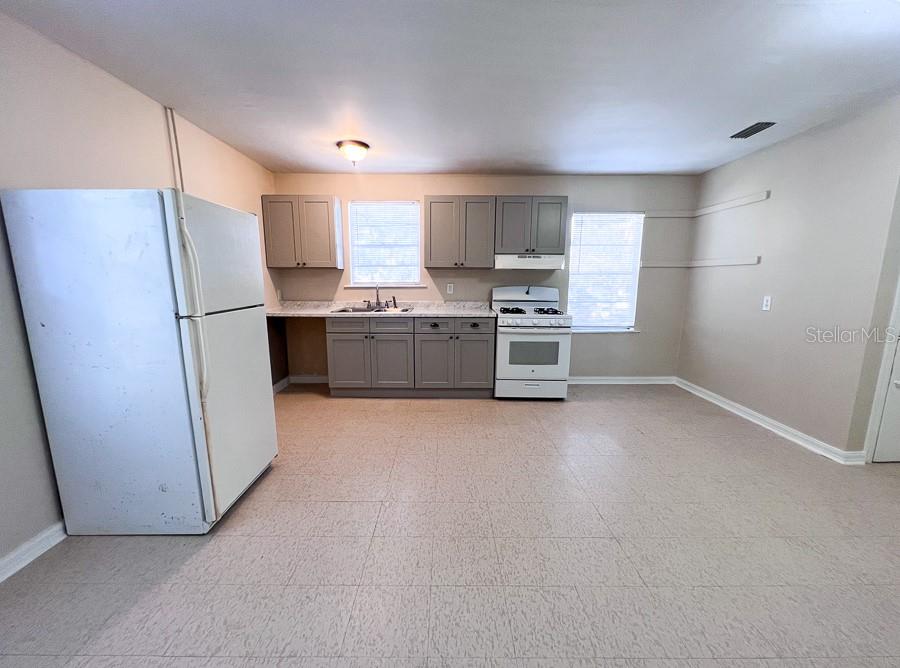 Image 7 of 19 For 219 3rd Avenue B