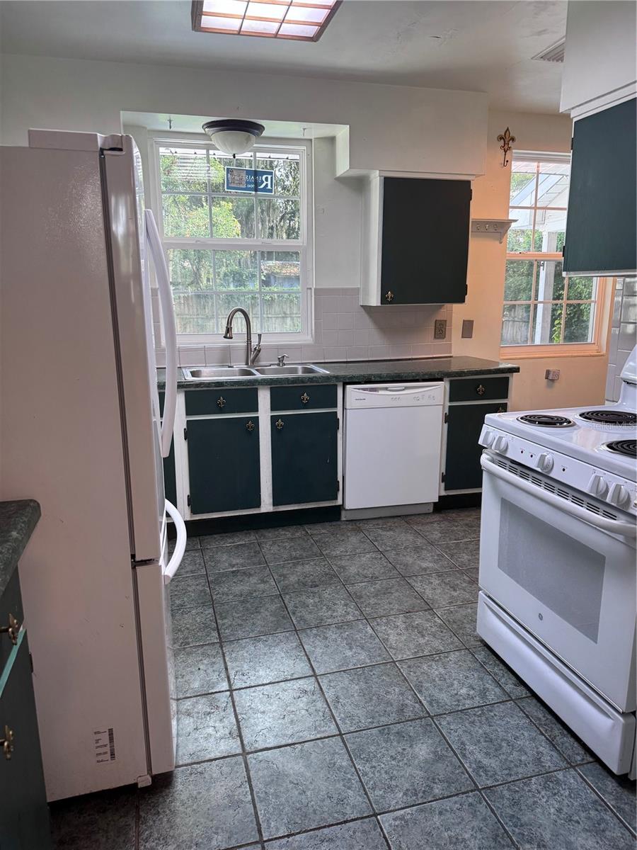 Image 7 of 19 For 5640 Wiltshire Street