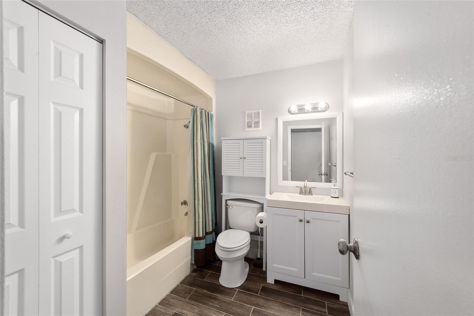 Image 10 of 17 For 6519 Newberry Road 1210