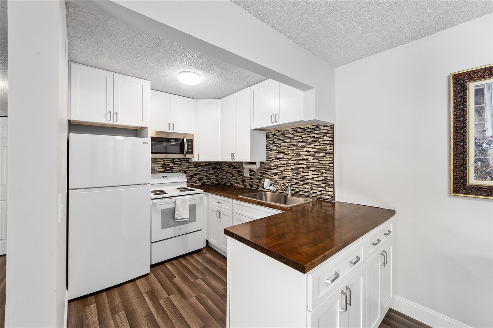 Image 7 of 17 For 6519 Newberry Road 1210