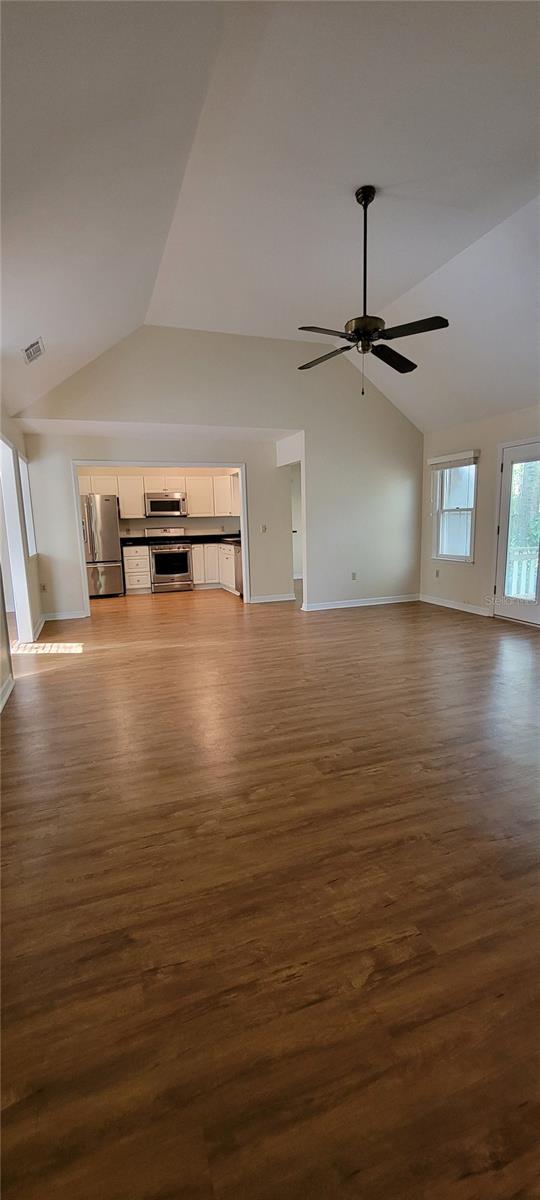 Image 7 of 17 For 4912 83rd Terrace