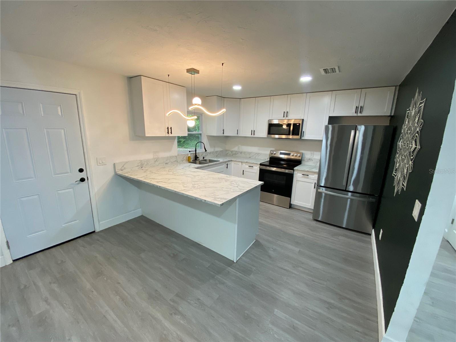 Image 6 of 16 For 6898 Cr 214  