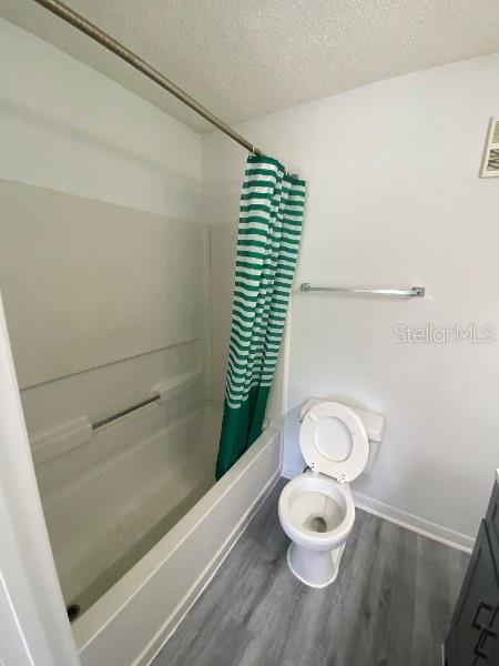 Listing photo id 9 for 3921 34th Street 208