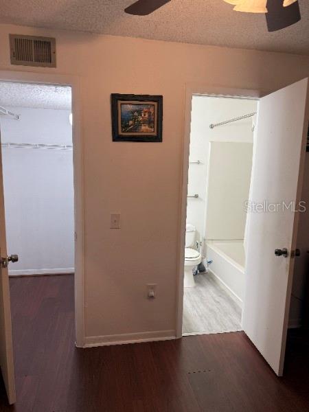 Listing photo id 15 for 3921 34th Street 208