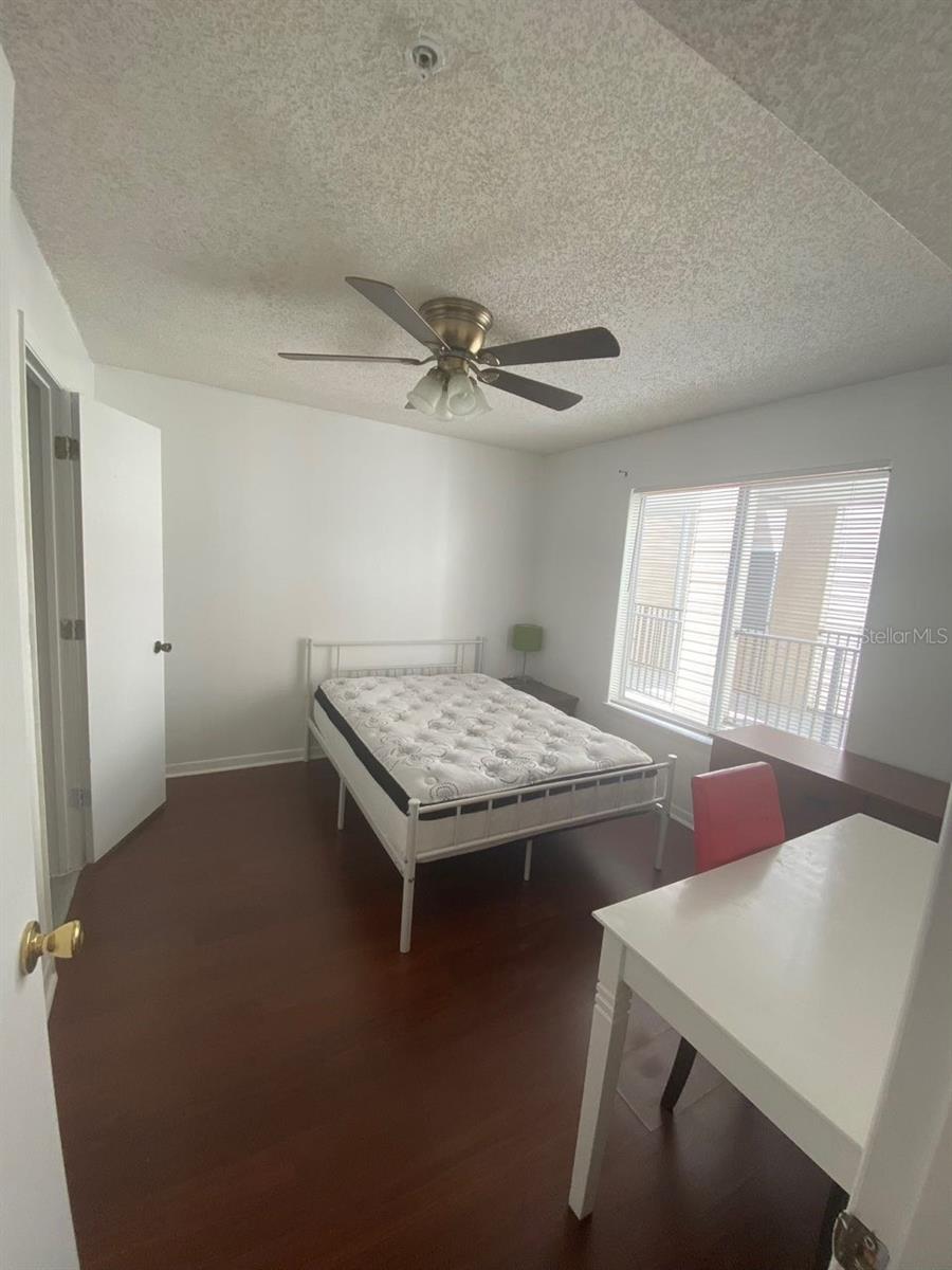 Listing photo id 3 for 3921 34th Street 208
