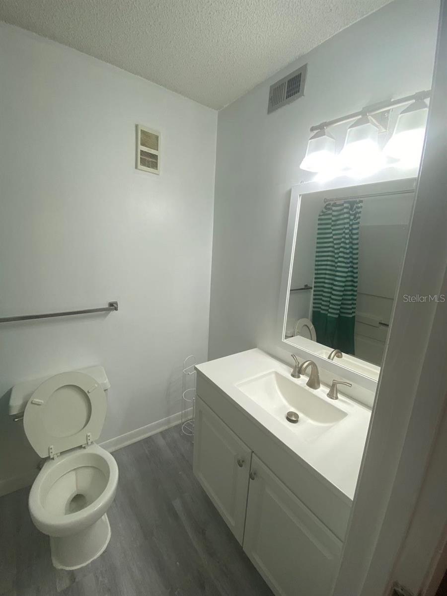 Listing photo id 5 for 3921 34th Street 208