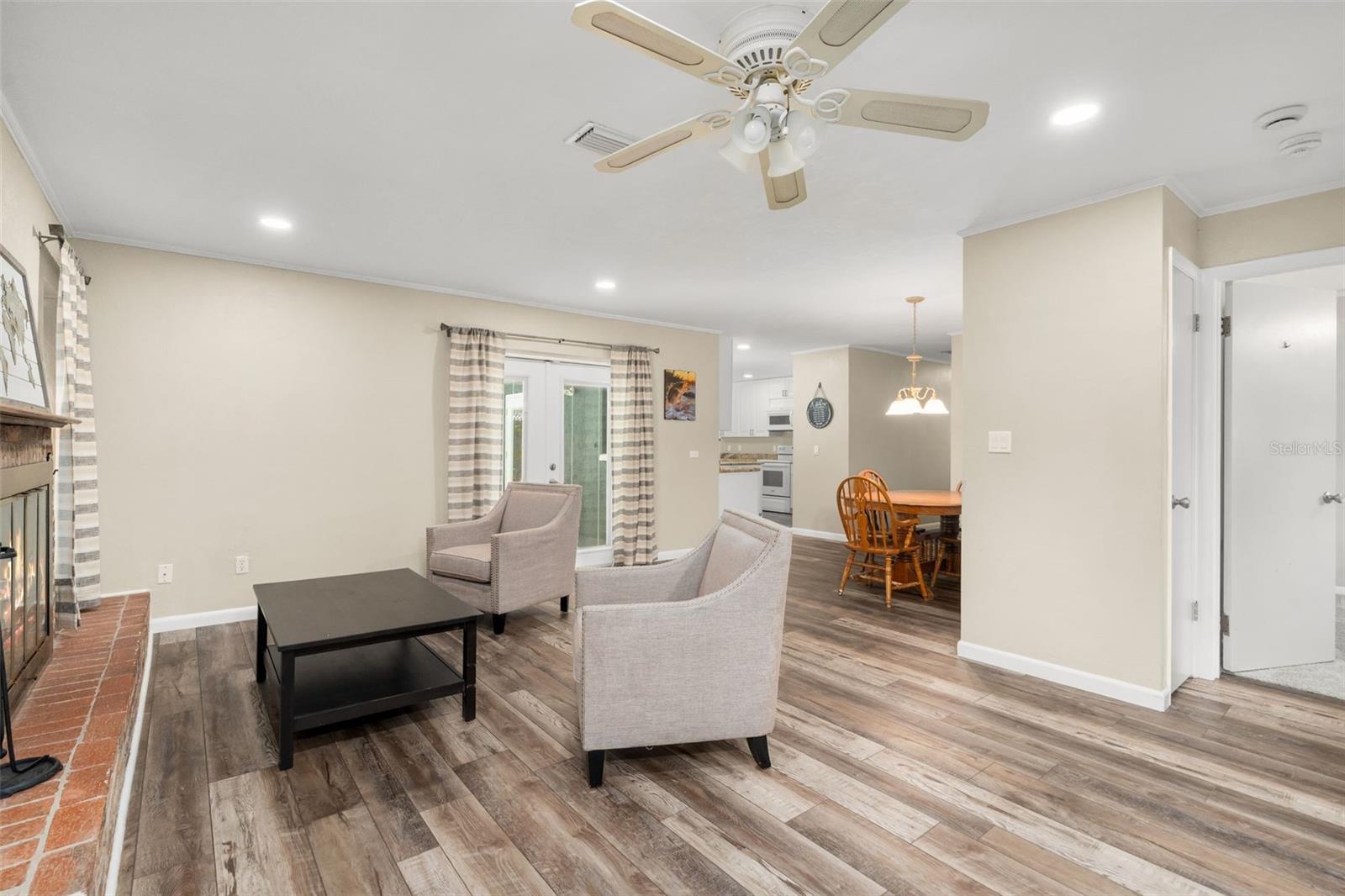 Image 15 of 39 For 2840 54th Avenue