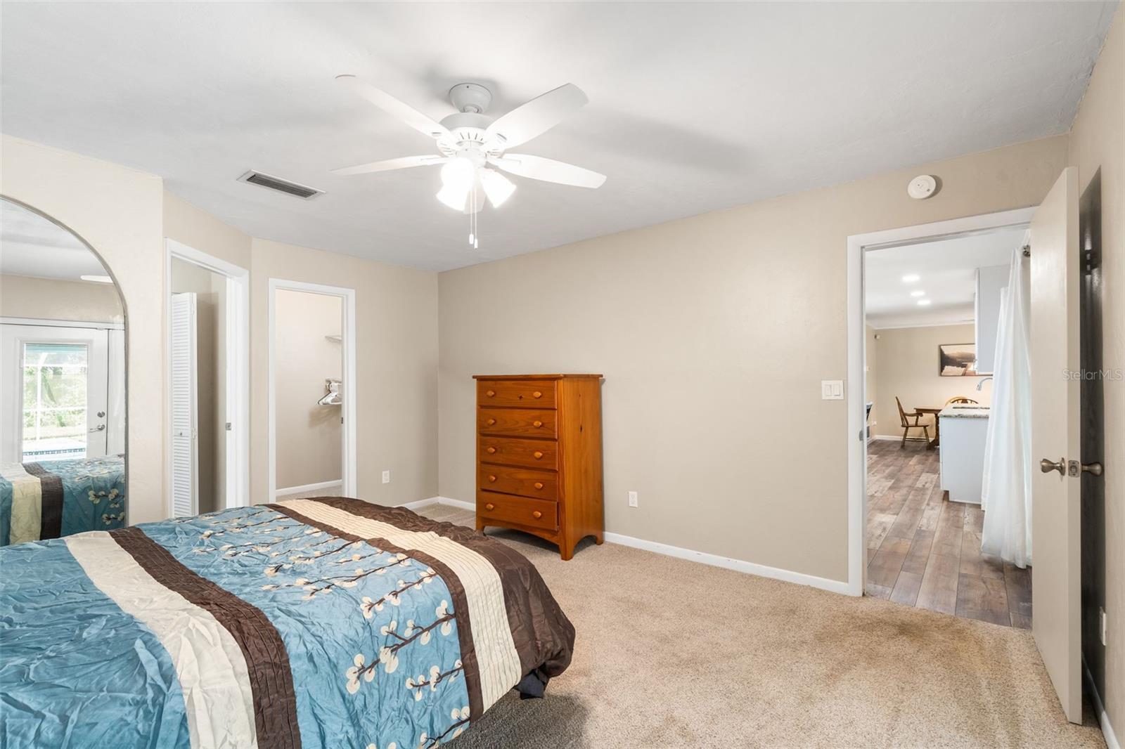 Image 18 of 39 For 2840 54th Avenue