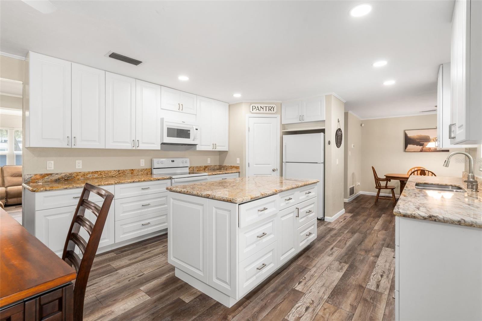 Image 8 of 39 For 2840 54th Avenue