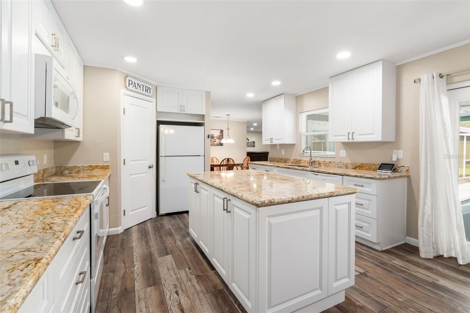 Image 9 of 39 For 2840 54th Avenue