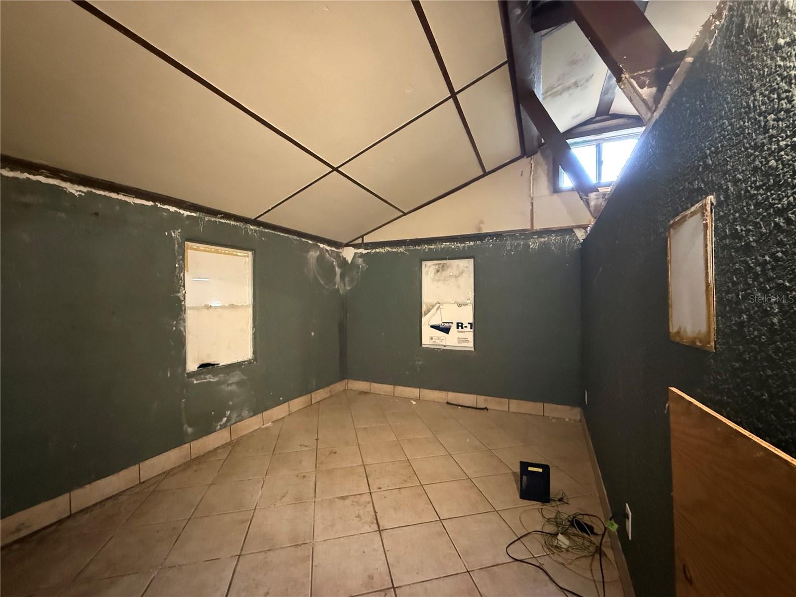Image 10 of 14 For 9636 Bayview Avenue