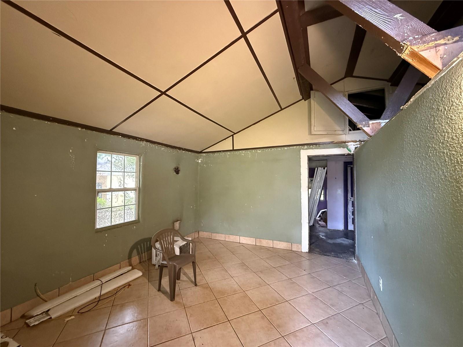 Image 11 of 14 For 9636 Bayview Avenue