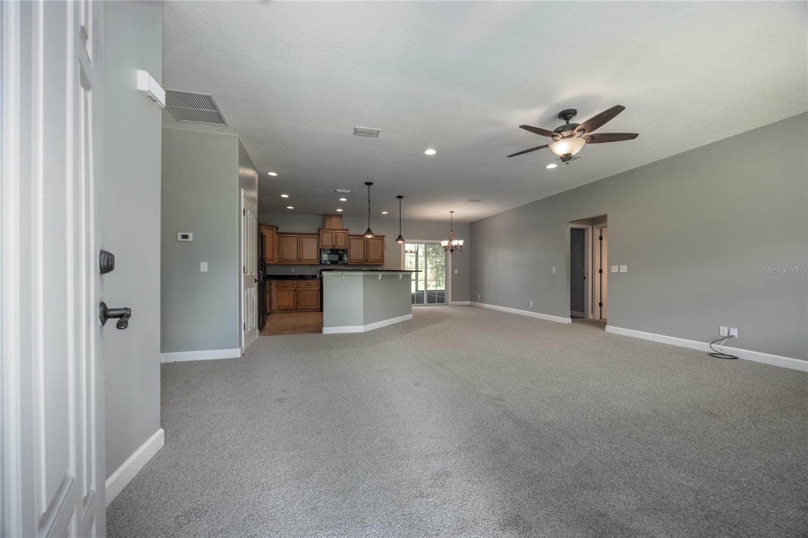 Image 4 of 66 For 913 Coles Court