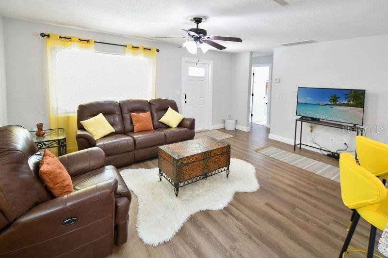 Image 11 of 25 For 418 40th Avenue S