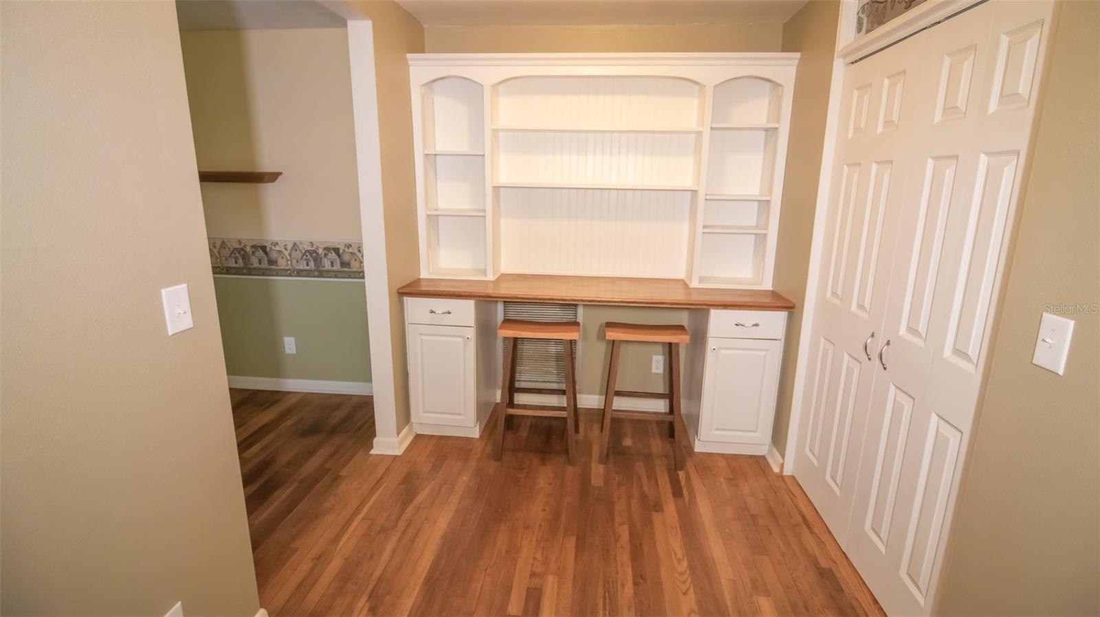 Image 11 of 33 For 7915 Breezy Point Road W
